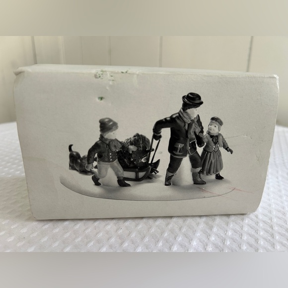 Department 56 “The Family Tree” - Picture 3 of 5